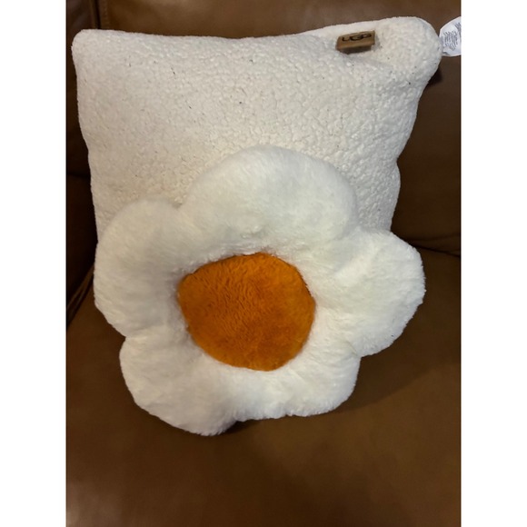 UGG Sherpa Throw Pillow White Daisy Flower Applique Square Plush Accent - Picture 2 of 6